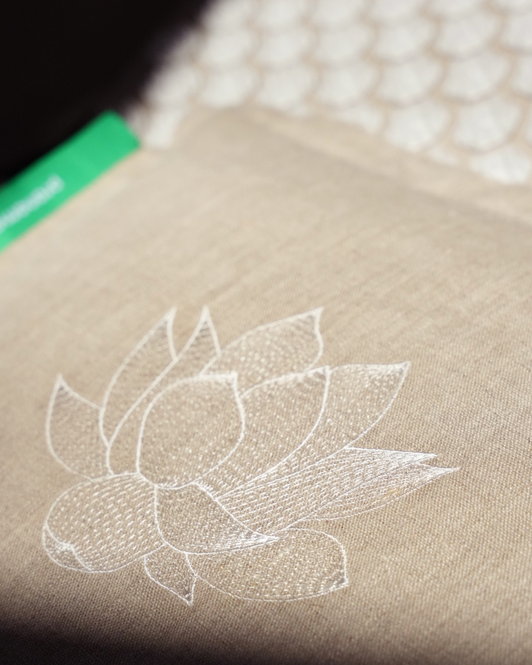 Pranamat + PranaPillow (Natural & White)
